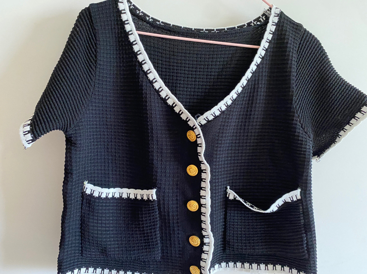 小香风针织衫，短款，未穿，不退不换。