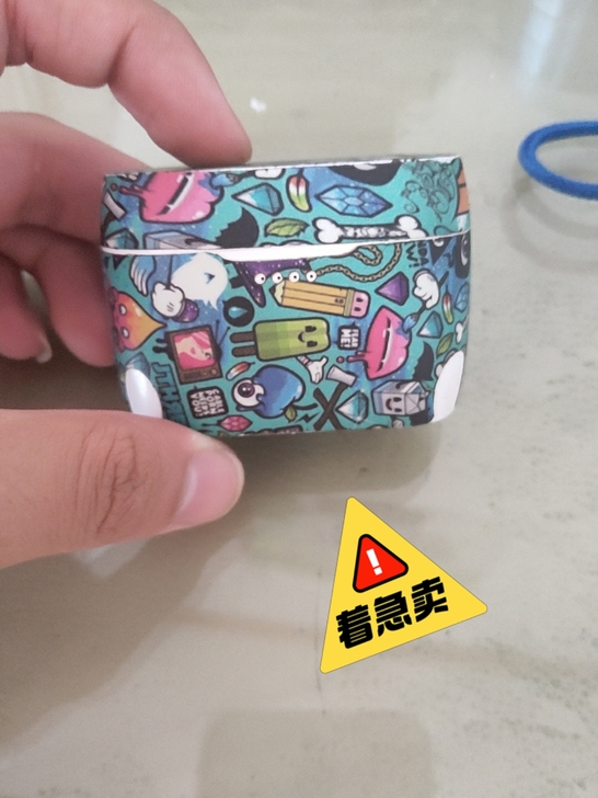 魅族pop2耳机一直贴膜使用，有轻微刮痕，...