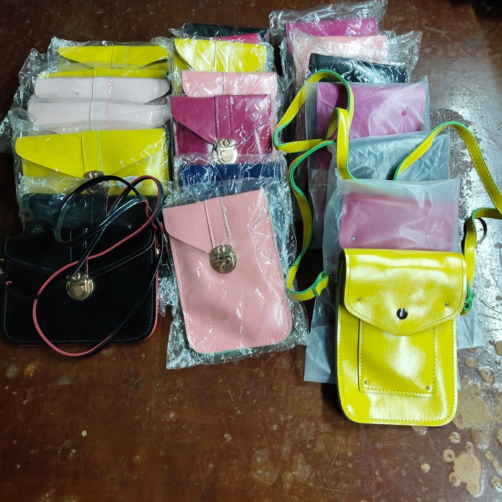 21个48元包邮单肩包手提包女包，3个款每...