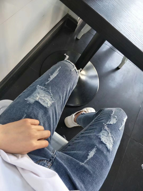 身上的牛仔裤 实拍