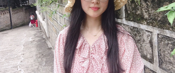 复古碎花雪纺衫,上身很美哦。去旅游的时候穿...