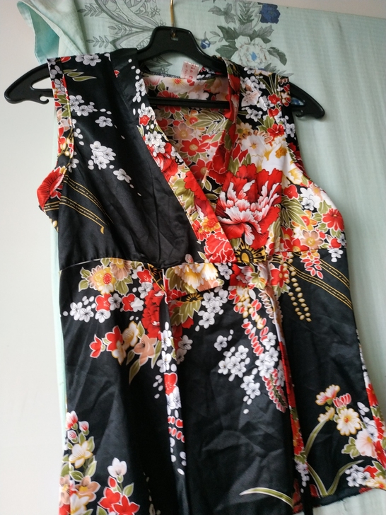 短款，夏天穿很舒服的，九成新，不包邮。均码...