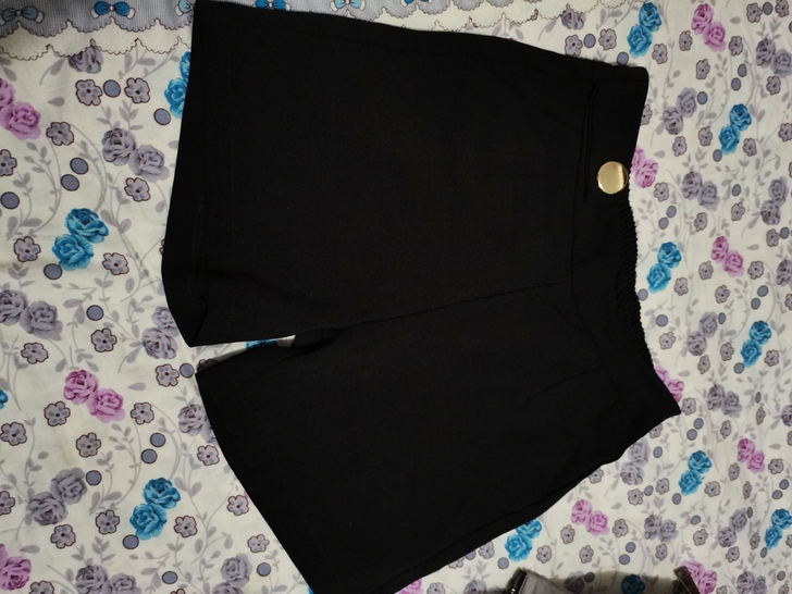 心缘裤业全新未穿过，很舒服的雪纺面料。你付...