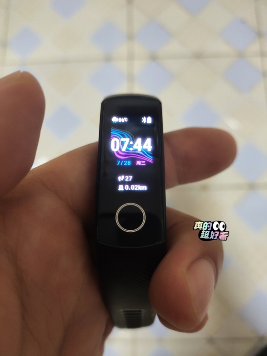 荣耀手环4 NFC版，手机之前换了，手环就...