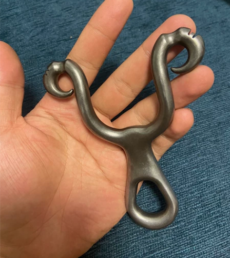 钛钢藏羚羊弹弓 有些许使用痕迹