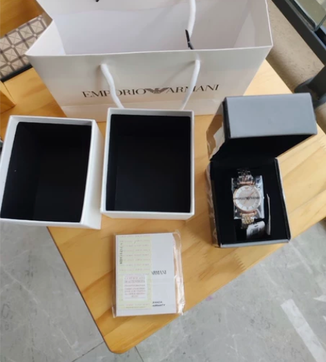 异地恋因为双方父母不同意分手了，阿玛尼满天...