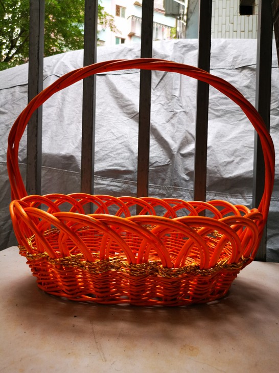 全新花篮，8元一个转让。