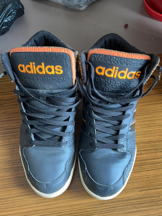 Adidas  鞋码43