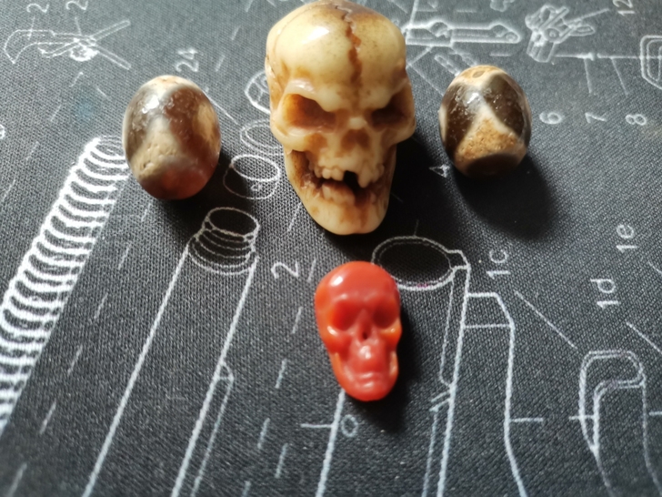 鹿骨骷髅，小年份天珠，南红骷髅背云