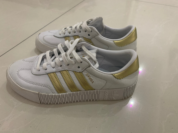 阿迪达斯经典款samba小白鞋