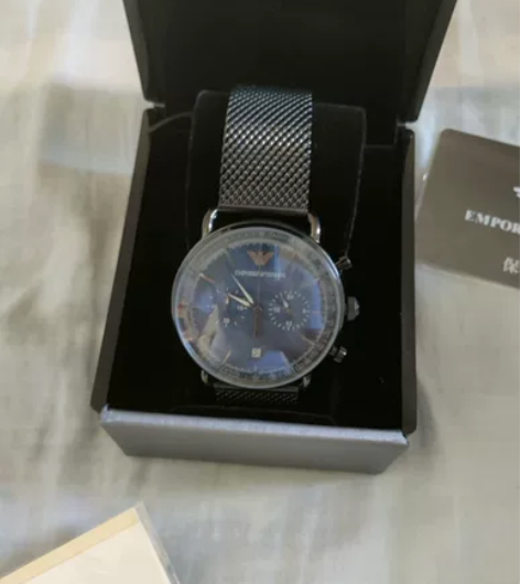 阿玛尼手表 旅游的时候买的,不是全新的,戴...