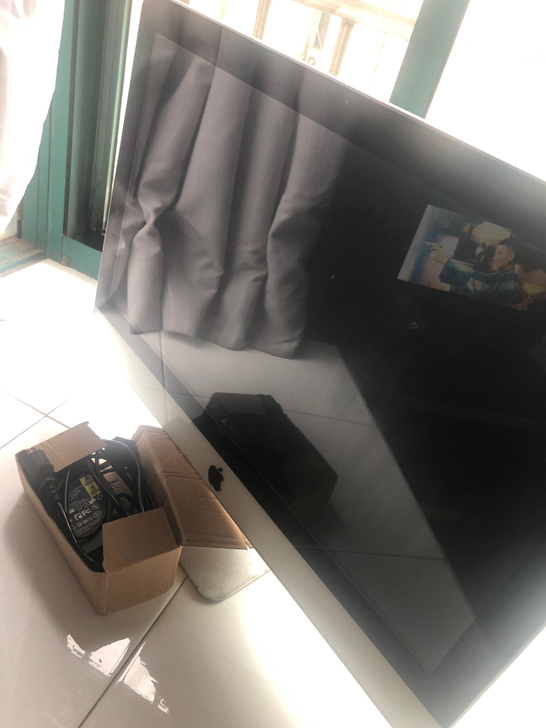 个人24寸苹果同款液晶显示器转让，可以当电...