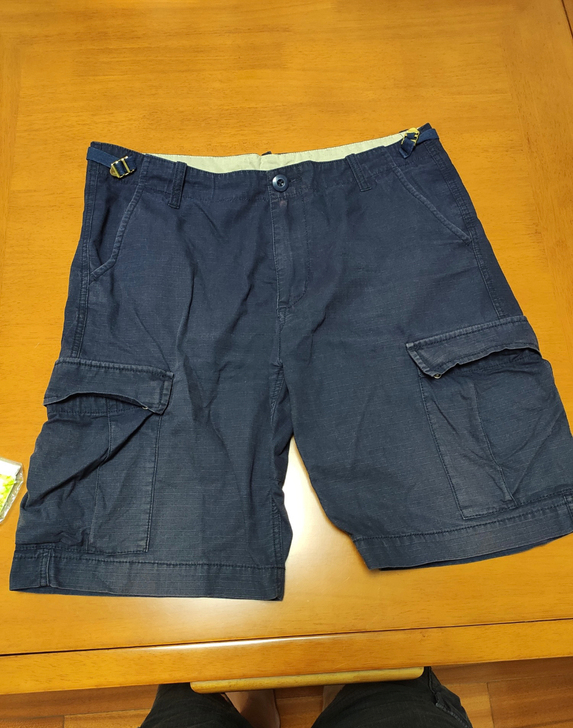 卡哈特短裤，裤腿颜色略微变色，34的尺码，...