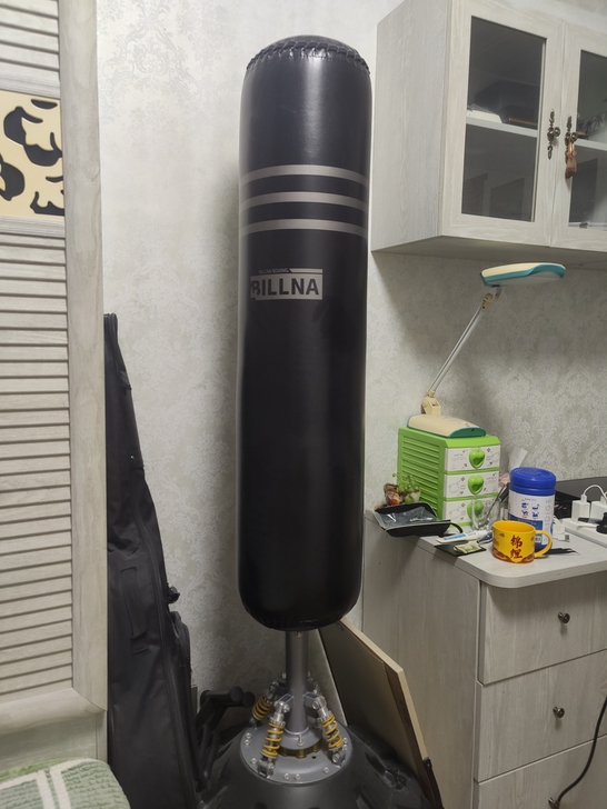 二手拳击沙袋,家用版,多少钱买的来着忘了。...
