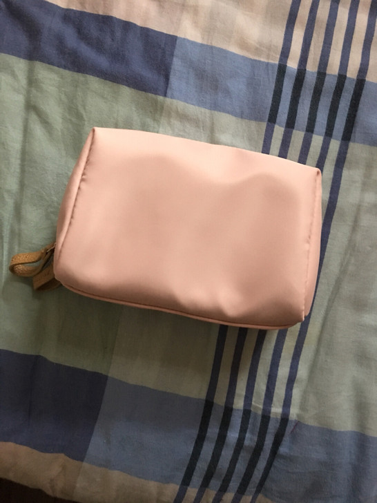 全新,小型化妆包,平时外出可用,售出不退不...