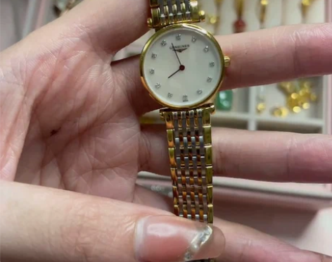 正品浪琴女士金色石英手表L4.209.2....