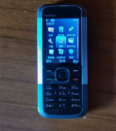 诺基亚手机，型号5000， type: R...
