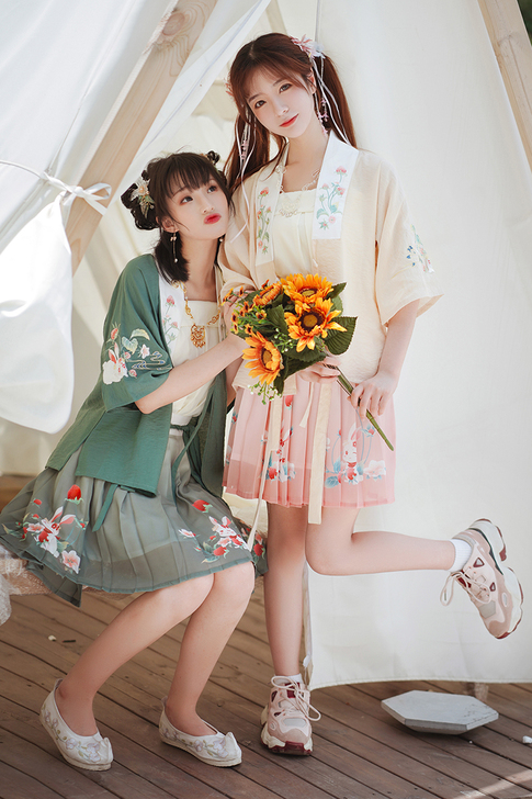 花神记汉服女中国风宋制褙子草莓兔吊带齐腰汉...