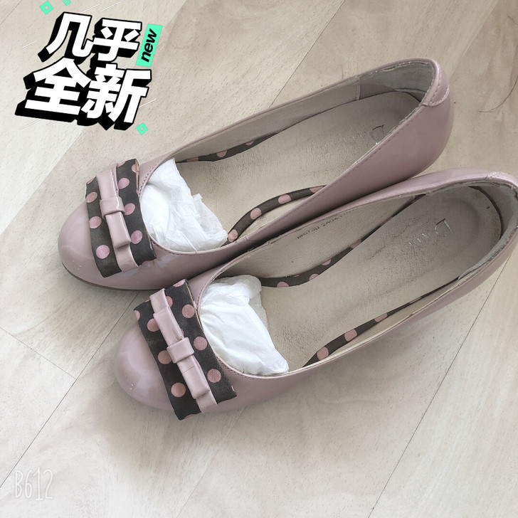 官方正品达芙妮品牌女鞋单鞋，粉色牛漆皮，标...