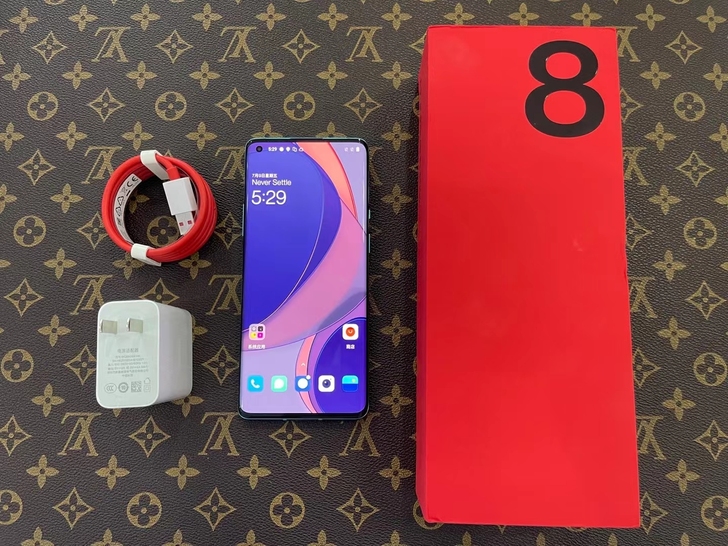 一加8Pro，12+256，配件全新没有动...