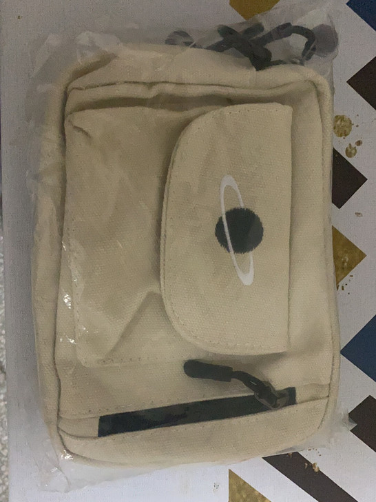 全新小斜挎包