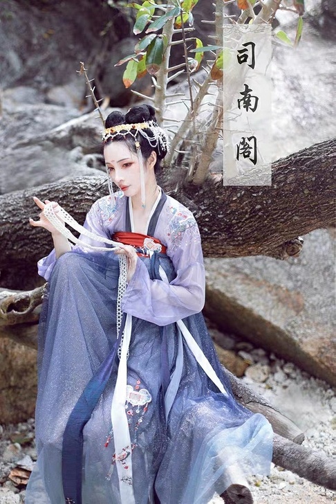 正品汉服出租司南阁孤心泪