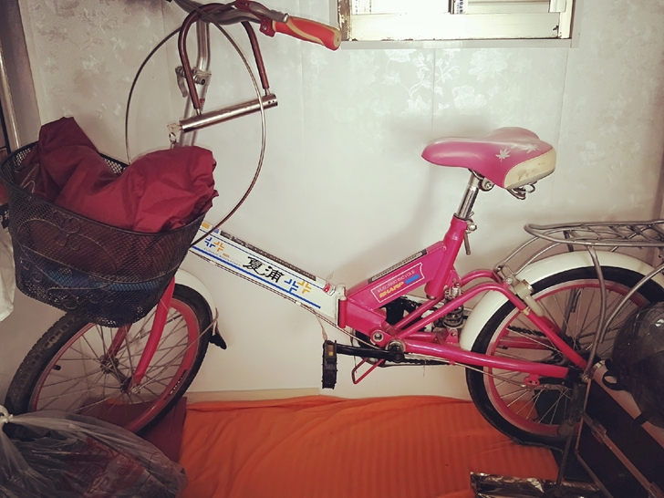 给女儿附近上学买的可折叠自行车，基本没有多...