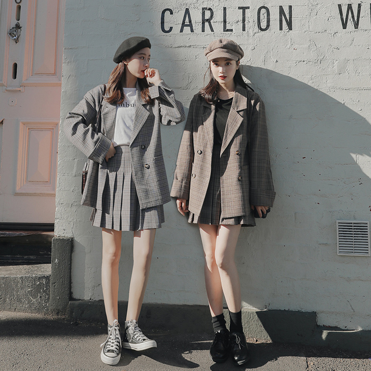 西装，这套挺好看的，就是长胖了穿不了了，出掉