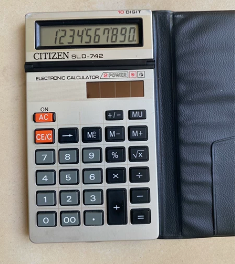 由西铁手表公司生产的计算器,光显和电池双电...