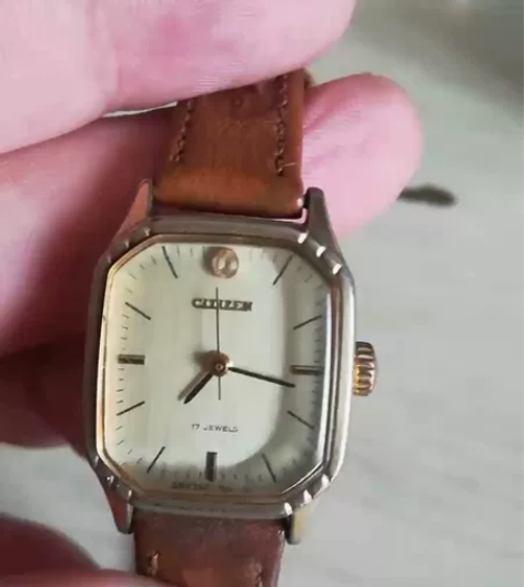 西铁城手动机械女表。日本西铁城世界名表，品...