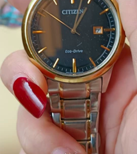 男朋友的手表请人国外带的。当时买了三千多，...