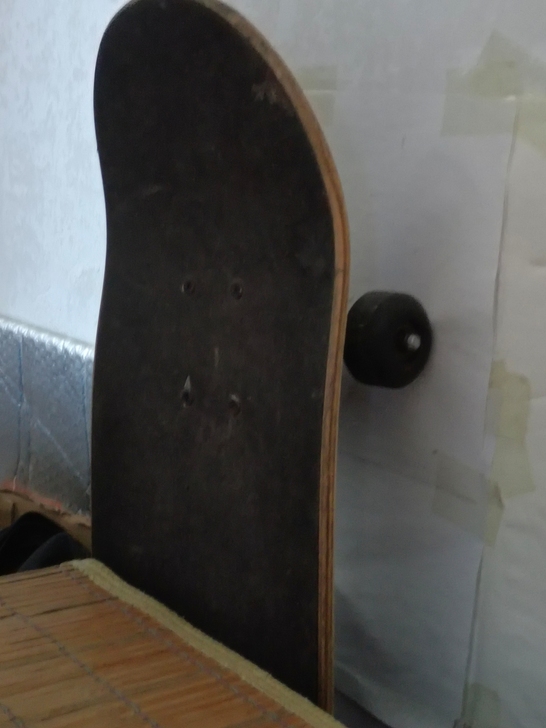 滑板，买了一年多 八成新 不想要了 要的私聊