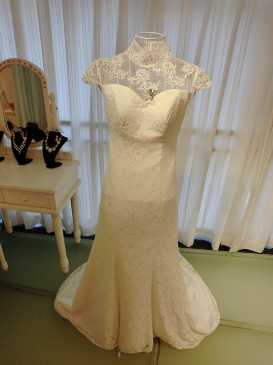 9.5新 复古蕾丝婚纱 小拖尾 图片可见