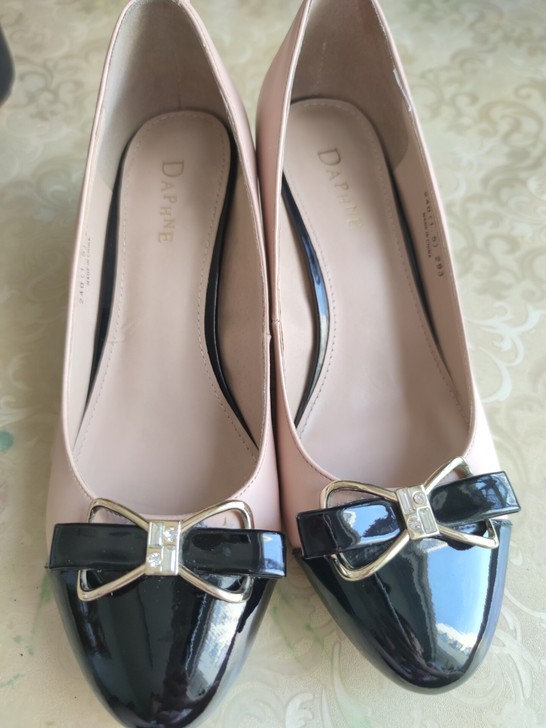 达芙妮坡跟单鞋