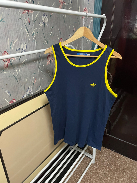 阿迪达斯三叶草绝版潮流运动背心。300多购...