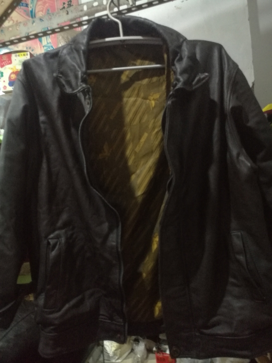 男士皮夹克，纯棕色，保证真皮，皮面光滑，柔...