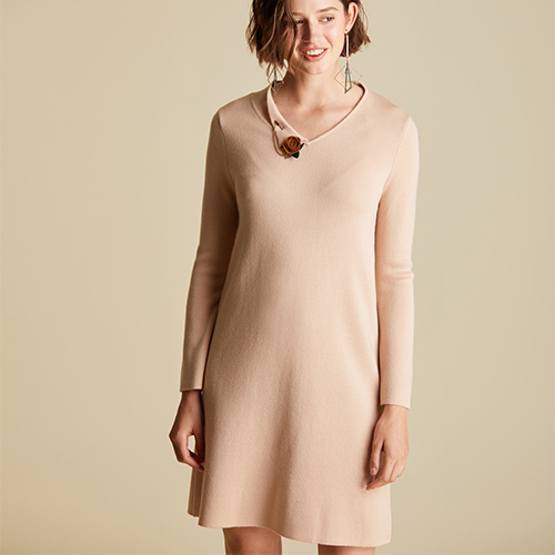 小个子直筒针织连衣裙女秋冬花朵胸针藏肉内搭...