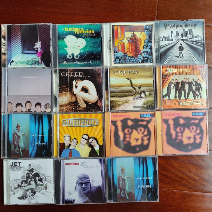 欧美的二手碟，CD都是摇滚乐，10元一张，...