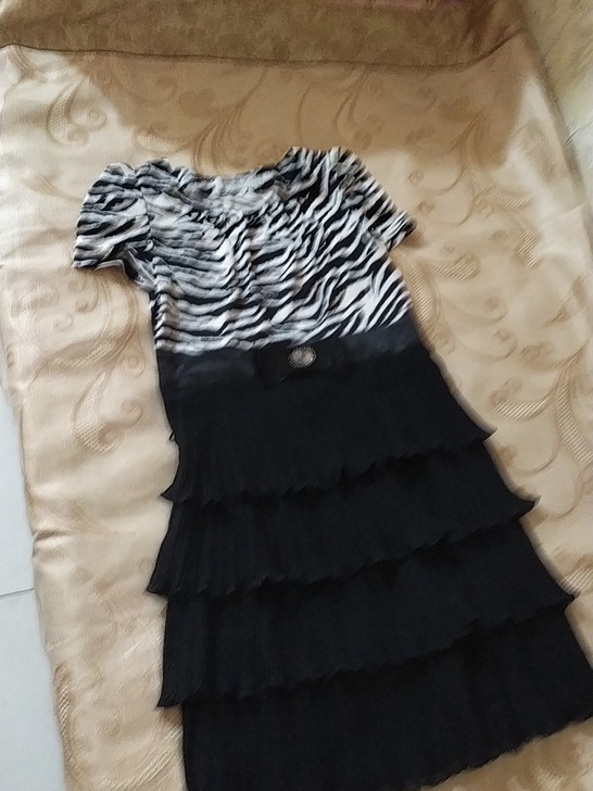 品牌连衣裙，黑白经典，四层蛋糕裙，秒遮小肚...