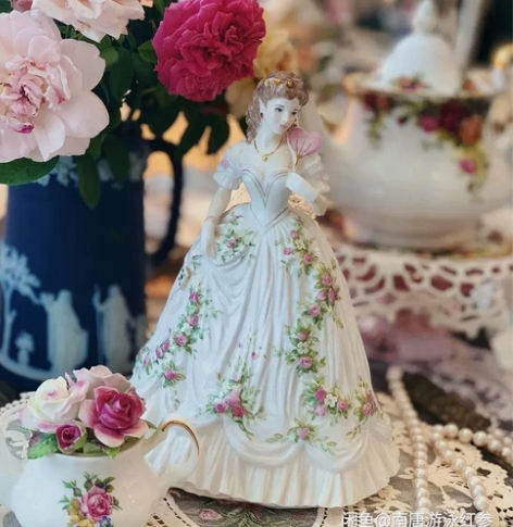 英国皇家伍斯特高端瓷偶限量版 全身无掉瓷裂...