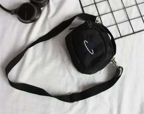 ins超火小挎包 原宿港风 男女斜挎包土酷...