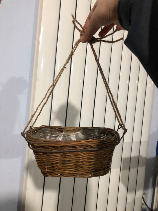 大量现货小吊篮柳编花筐花篮，内附塑料膜，可...