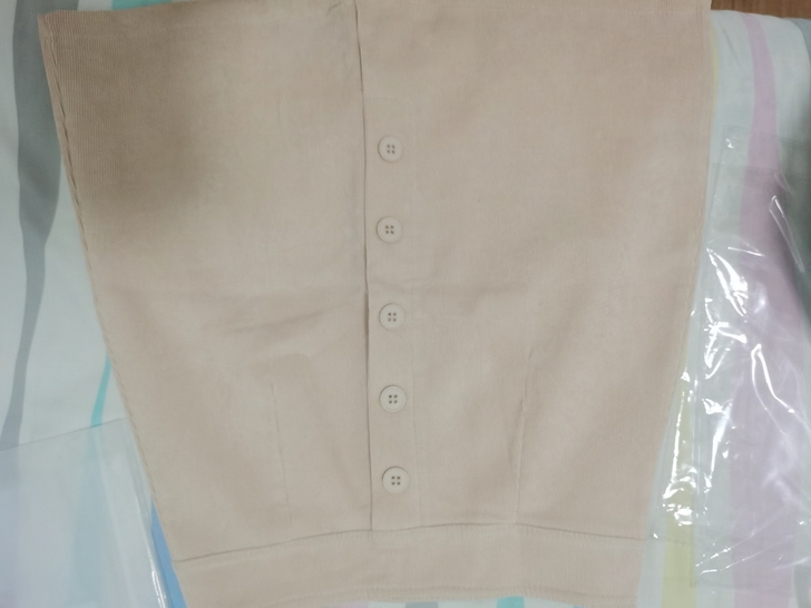 全新a字短裙。和列表背带工装裙一起可38包...