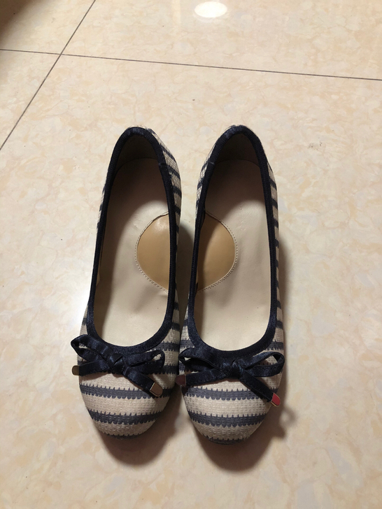 达芙妮单鞋，36码。