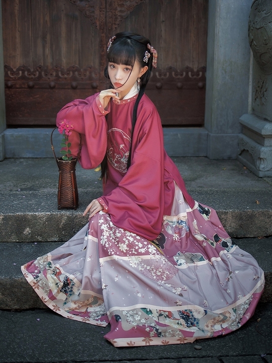 【十三余 小豆蔻儿】[云梦月升] 绣花圆领...