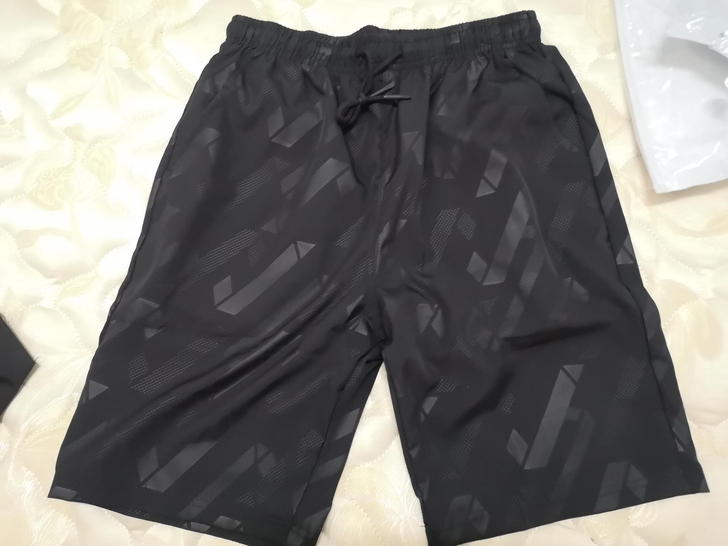 夏季冰丝五分沙滩裤休闲裤男，黑色暗纹和黑色...