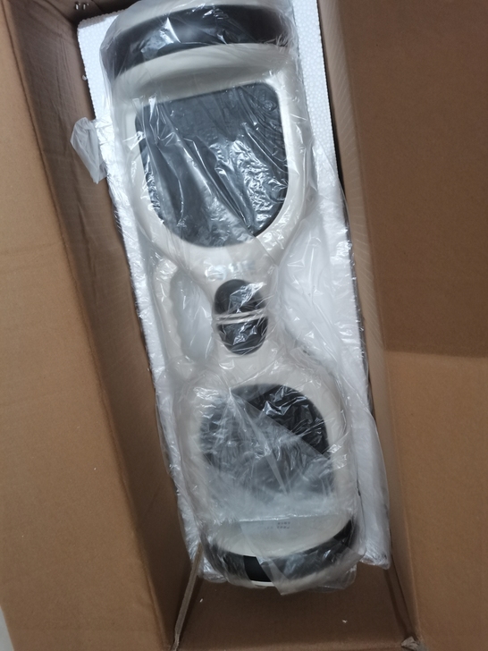 领奥全新平衡车，6.5寸高配白色，手提，跑...