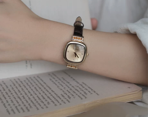 2021年新款夏季女士手表女款初高中复古学...