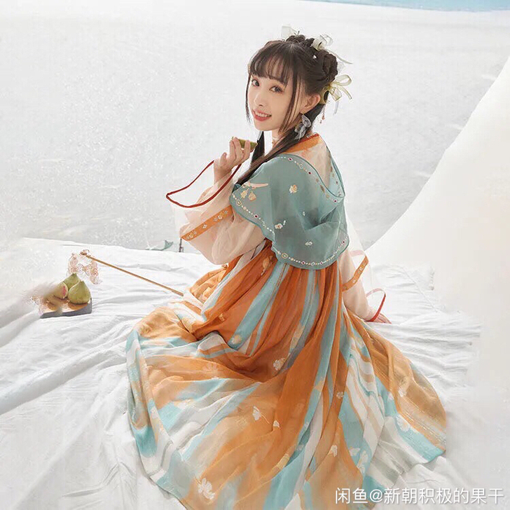 十三余遇见神鹿小豆蔻儿王者款国风长袖连衣裙...