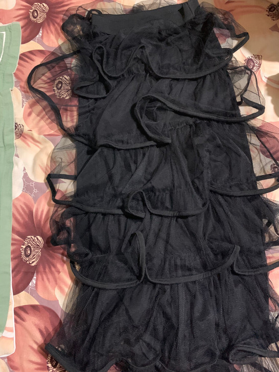 黑色蛋糕裙 腰围64到86可以穿 裙长95